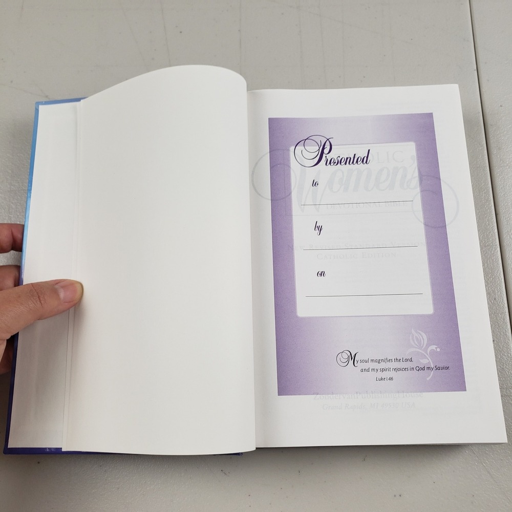 Catholic Womens Devotional Bible NRSV Hardcover Zondervan 2000 Catholic Edition - Picture 6 of 11